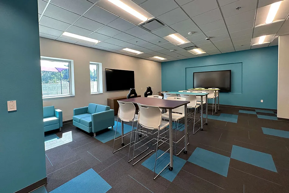 Group tables with silver stools in a lab