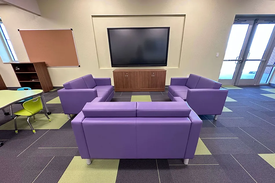 Group tables with silver stools in a lab