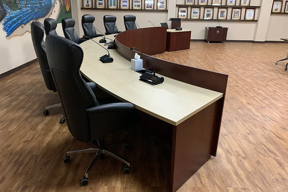 Group tables with silver stools in a lab