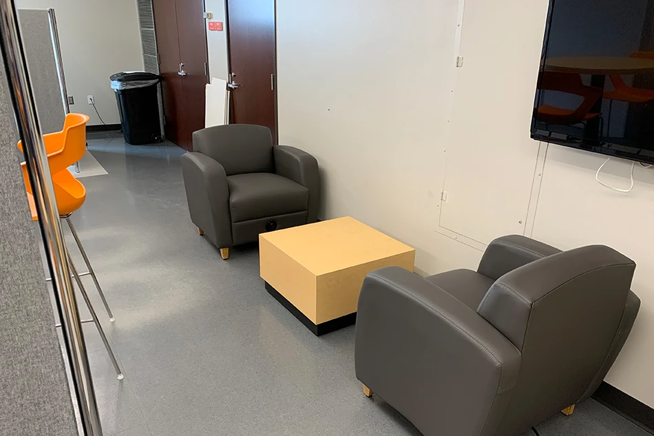 Group tables with silver stools in a lab